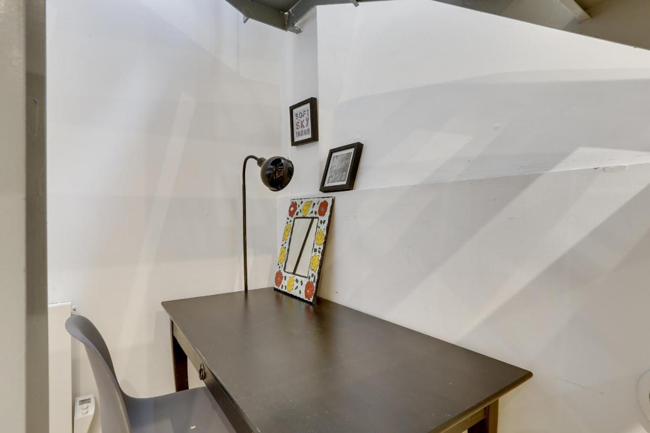 170 Suite Angouleme Large Duplex Style Apt With1 Bdr Paris Central Экстерьер фото